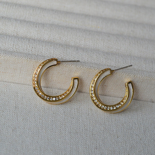 Romantic Gold Earring for Special Moments