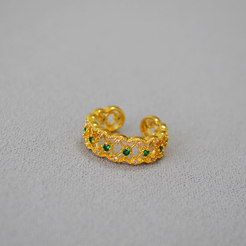 Classic Gold Ring with Timeless Appeal