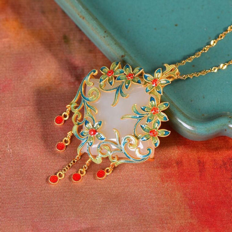 Romantic Gold Pendant for Special Moments