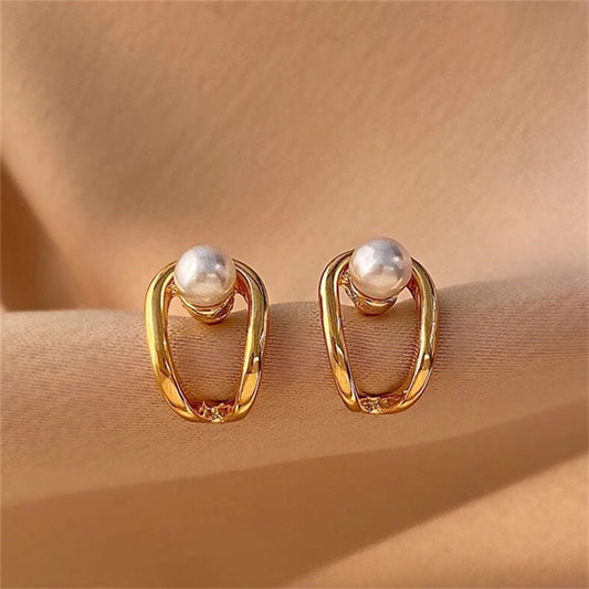 Charming Pearl Earring for Any Occasion