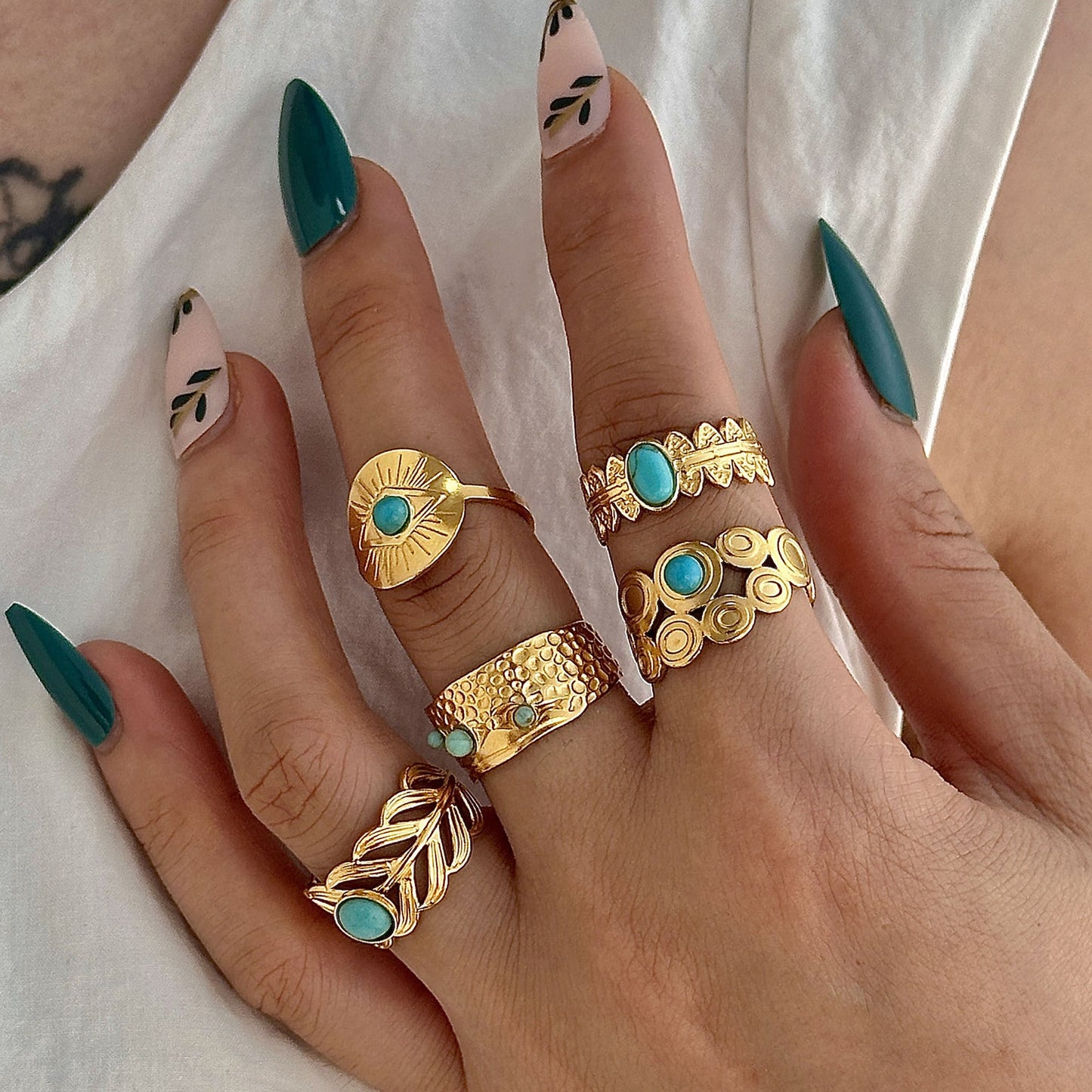 Charming Gold Ring for Any Occasion
