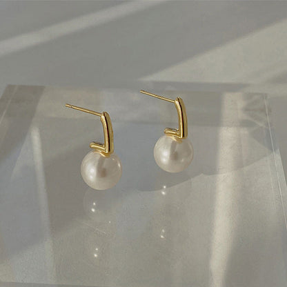 Romantic Pearl Earring for Special Moments