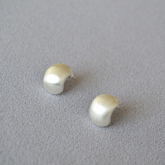 Classic Gold Earring with Timeless Appeal