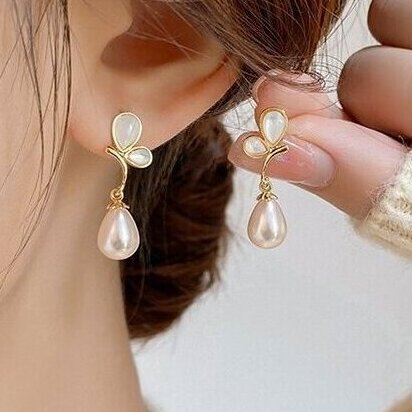 Charming Pearl Earring for Any Occasion