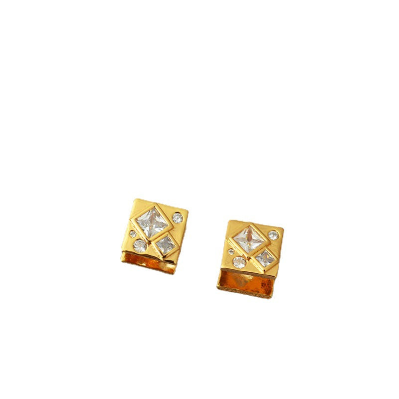 Beautiful Gold Earring with Unique Style