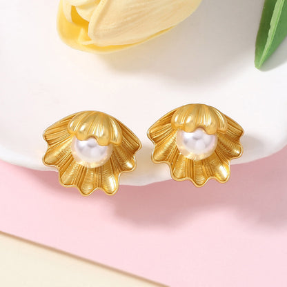 Beautiful Pearl Earring with Unique Style