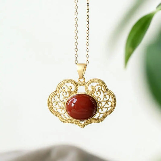 Classic Gold Pendant with Timeless Appeal