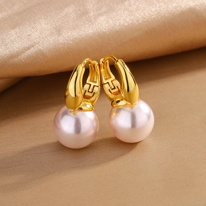 Romantic Gold Earring for Special Moments