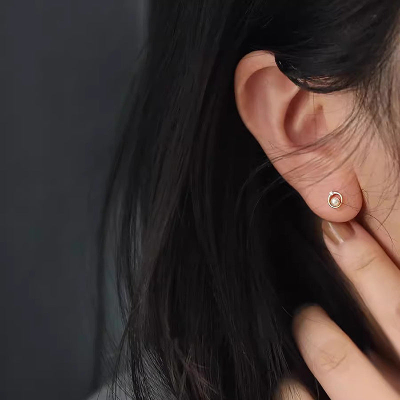 Classic Pearl Earring with Timeless Appeal