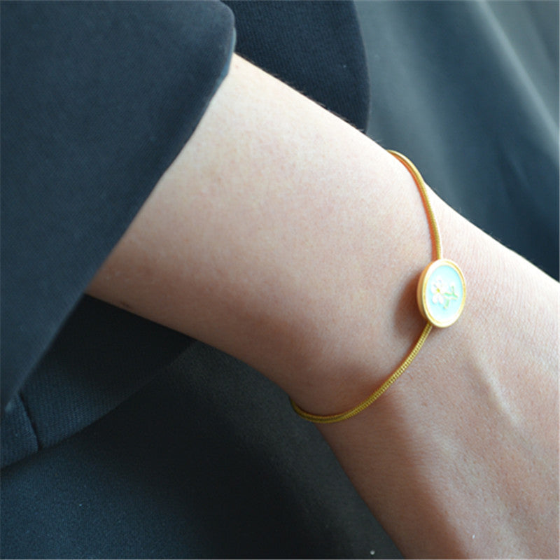 Romantic Gold Bracelet for Special Moments