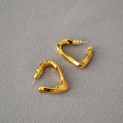 Romantic Gold Earring for Special Moments