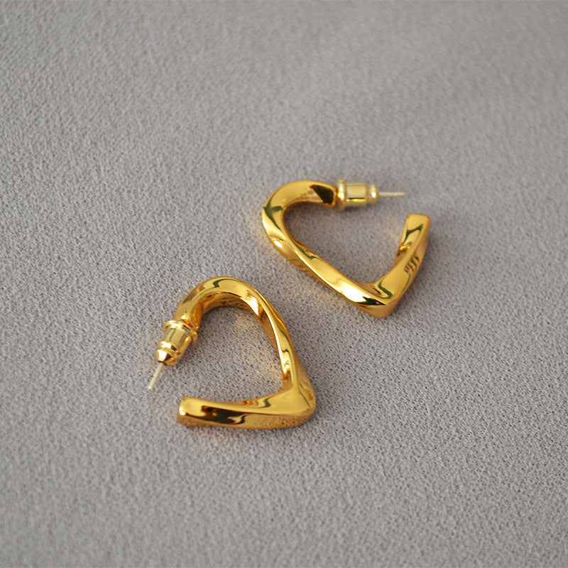 Romantic Gold Earring for Special Moments