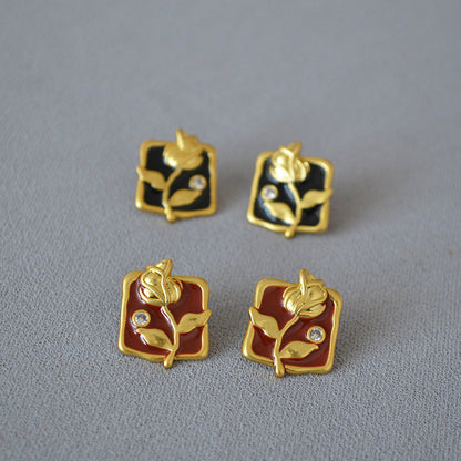 Charming Gold Earring for Any Occasion