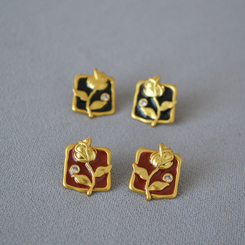 Charming Gold Earring for Any Occasion