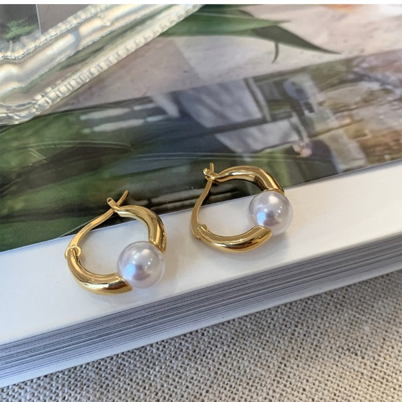 Romantic Pearl Earring for Special Moments