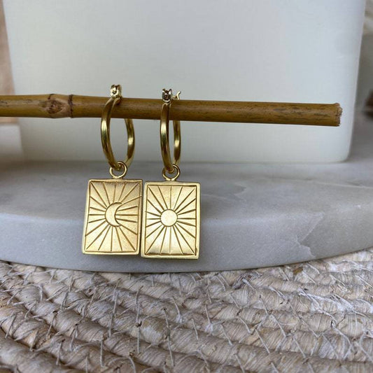 Stunning Gold Earring for Daily Wear