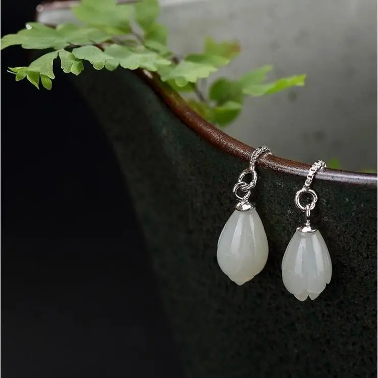 Charming Silver Earring for Any Occasion