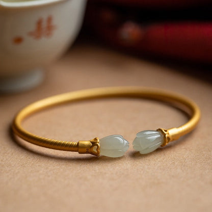 Classic Gold Bracelet with Timeless Appeal