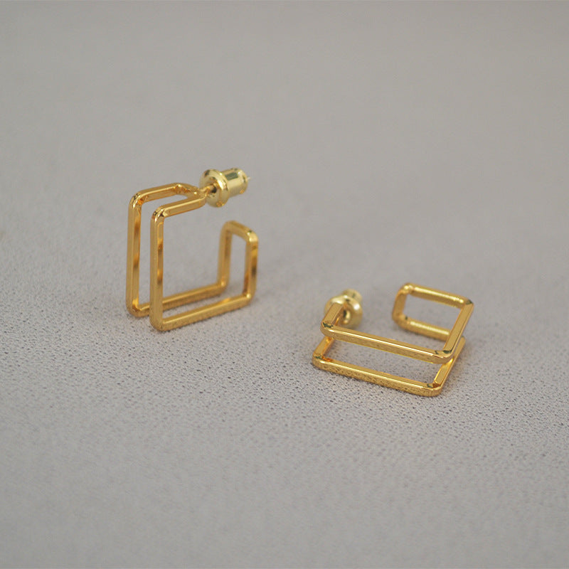 Classic Gold Earring with Timeless Appeal