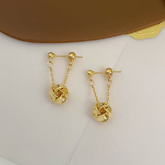 Stunning Gold Earring for Daily Wear
