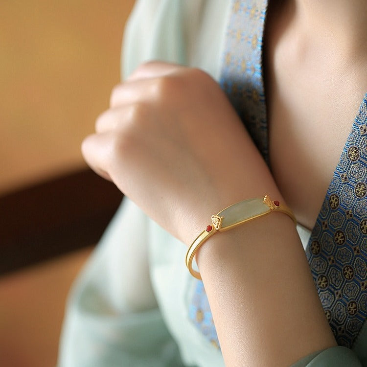 Stunning Gold Bracelet for Daily Wear