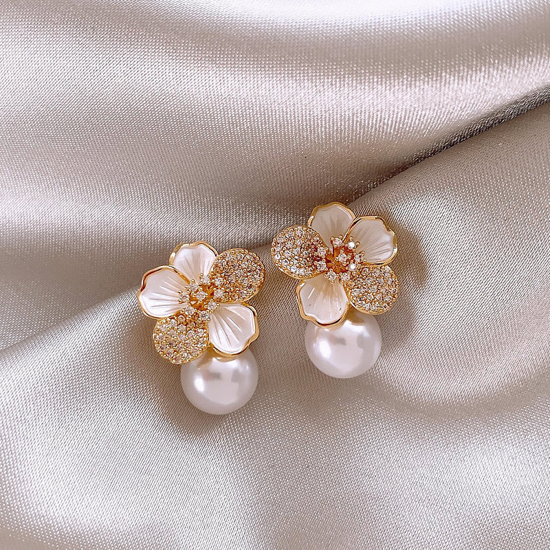 Beautiful Pearl Earring with Unique Style