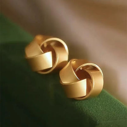 Romantic Gold Earring for Special Moments