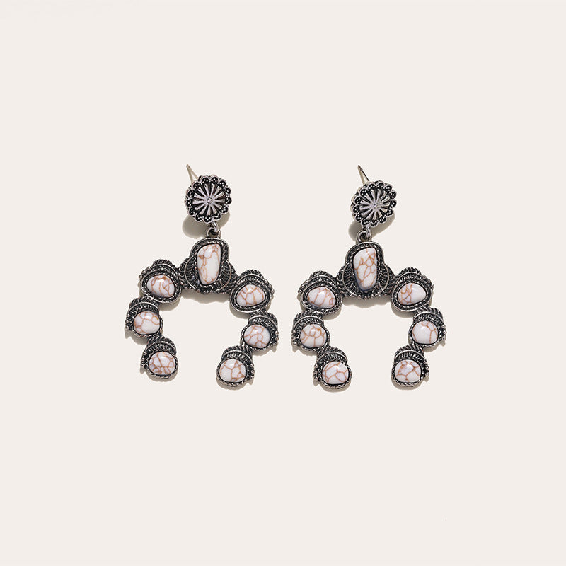 Charming Earring for Any Occasion