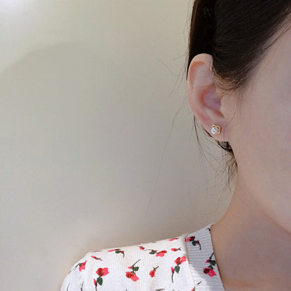 Classic Pearl Earring with Timeless Appeal