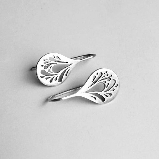 Charming Silver Earring for Any Occasion
