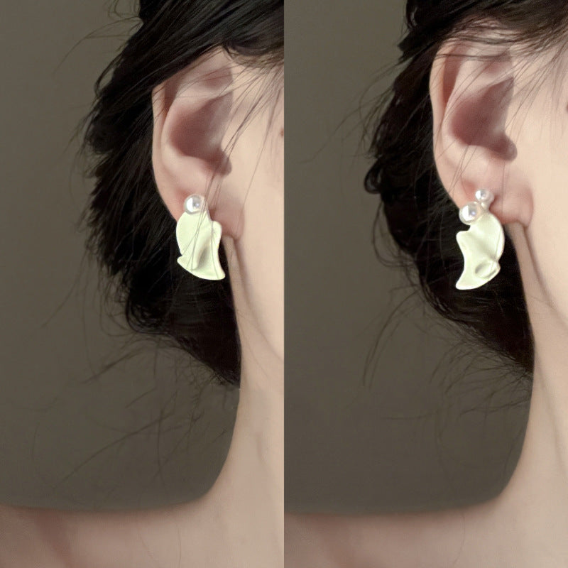 Stunning Pearl Earring for Daily Wear