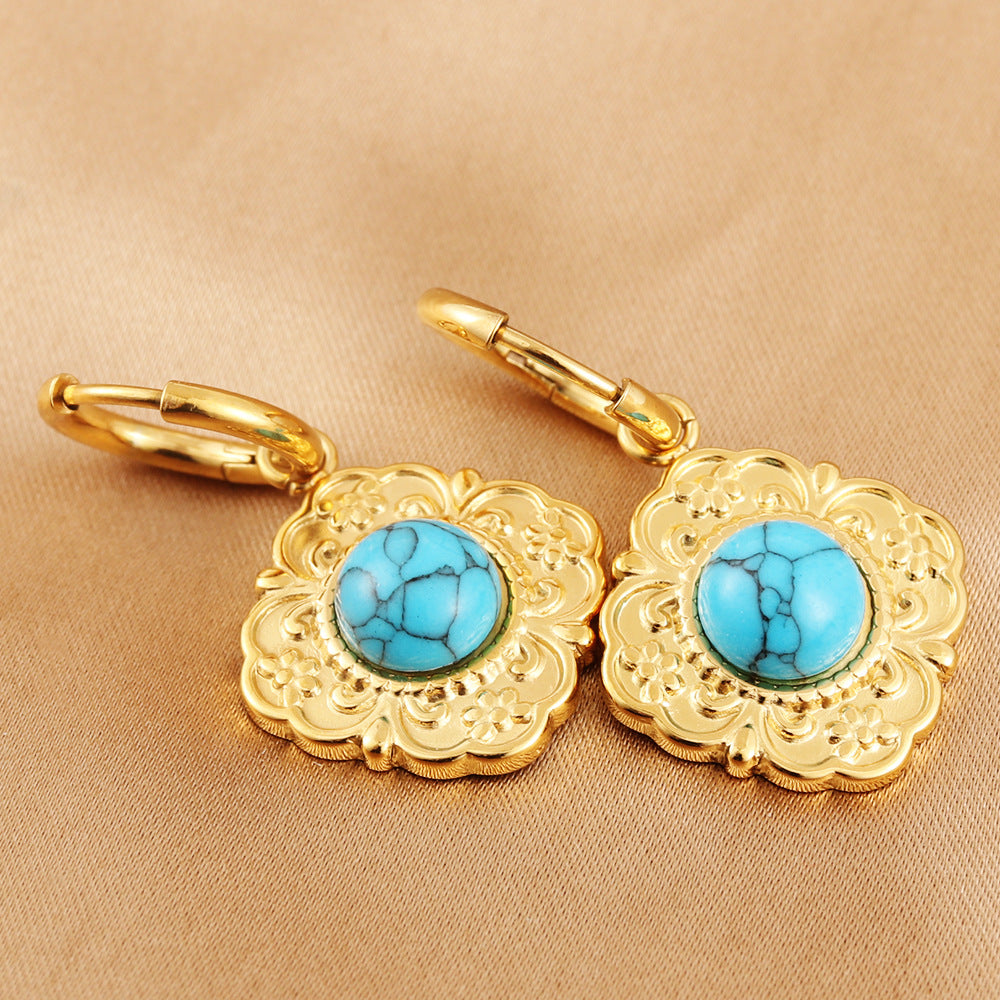 Romantic Gold Earring for Special Moments