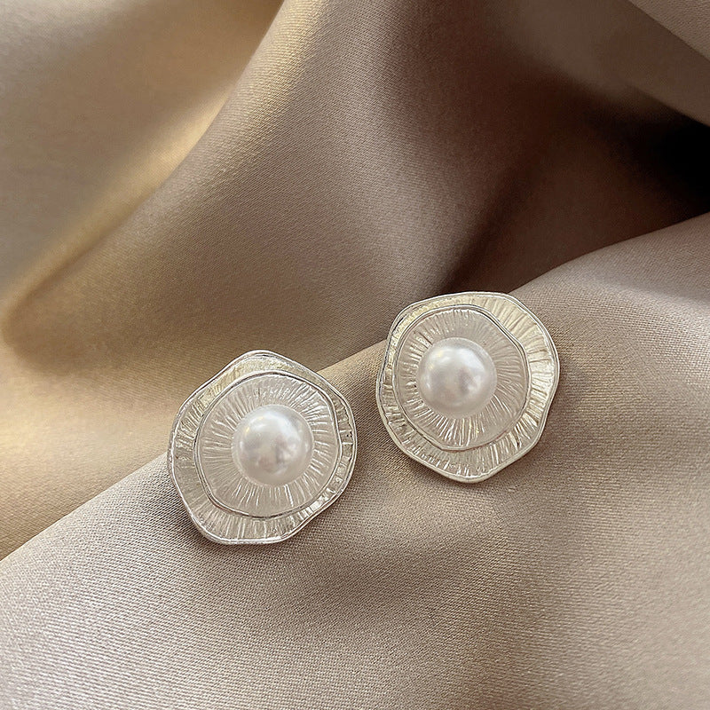 Beautiful Pearl Earring with Unique Style