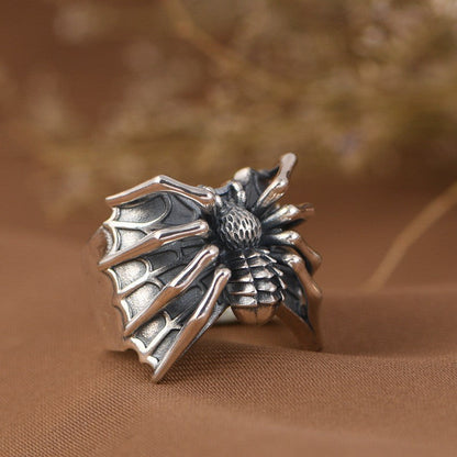 Classic Silver Ring with Timeless Appeal
