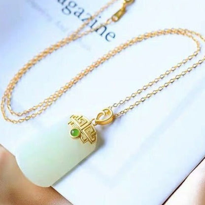 Classic Silver Necklace with Timeless Appeal