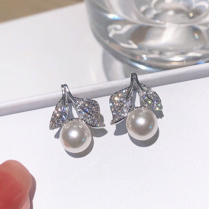 Classic Pearl Earring with Timeless Appeal