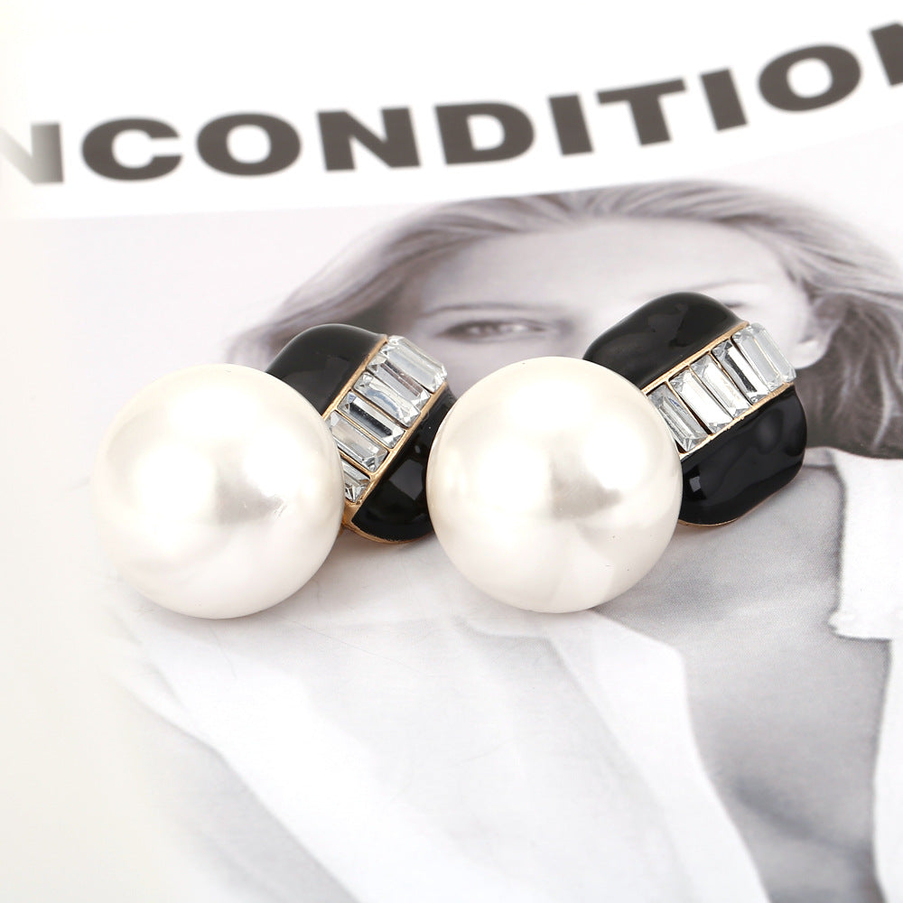 Beautiful Pearl Earring with Unique Style