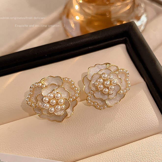 Romantic Pearl Earring for Special Moments