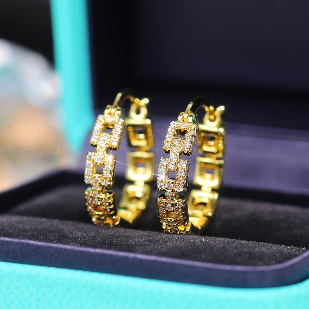 Charming Earring for Any Occasion