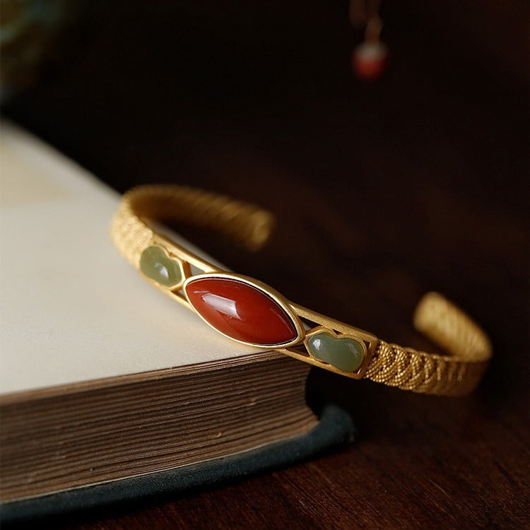 Charming Gold Bracelet for Any Occasion