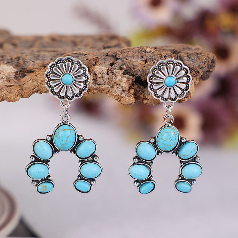 Charming Earring for Any Occasion