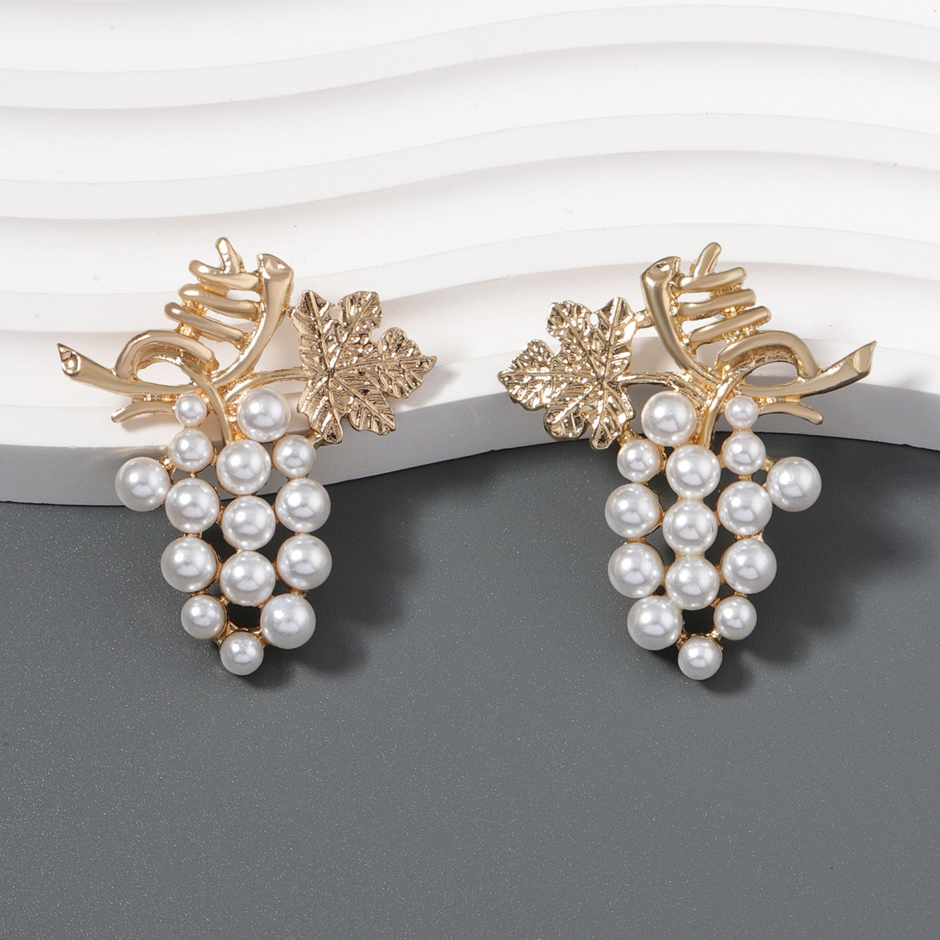 Romantic Pearl Earring for Special Moments