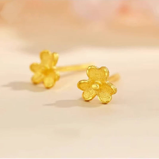 Charming Gold Earring for Any Occasion