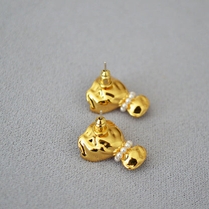 Charming Gold Earring for Any Occasion