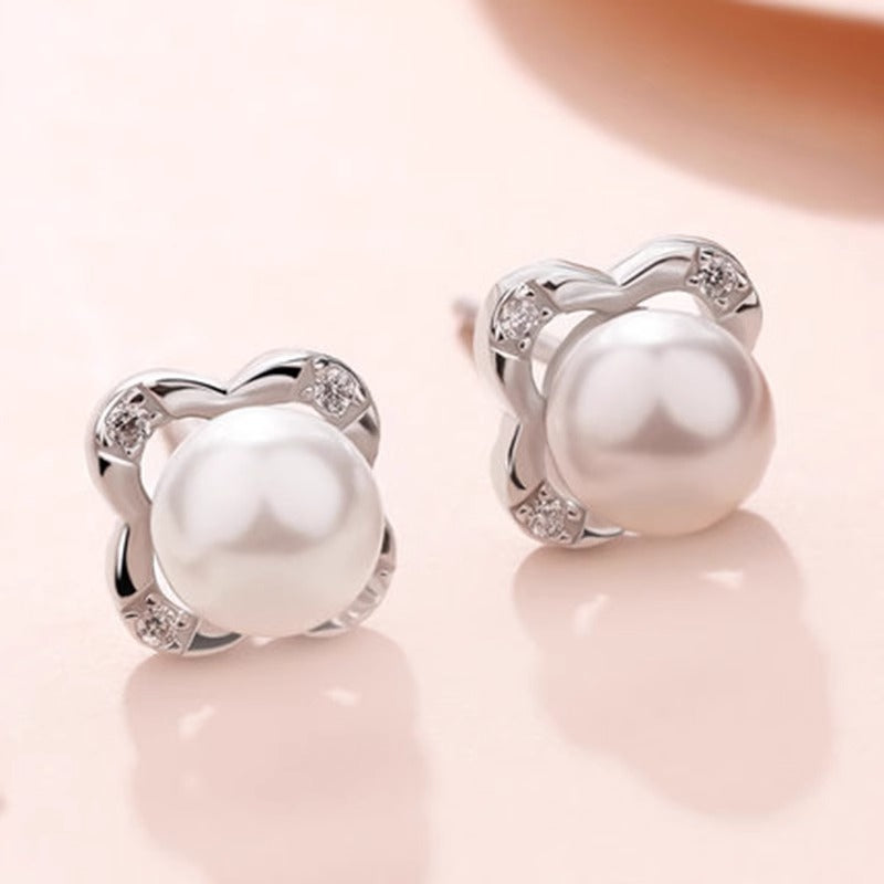 Beautiful Pearl Earring with Unique Style