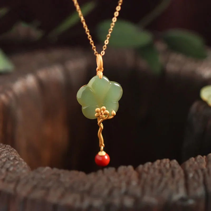 Beautiful Gold Necklace with Unique Style