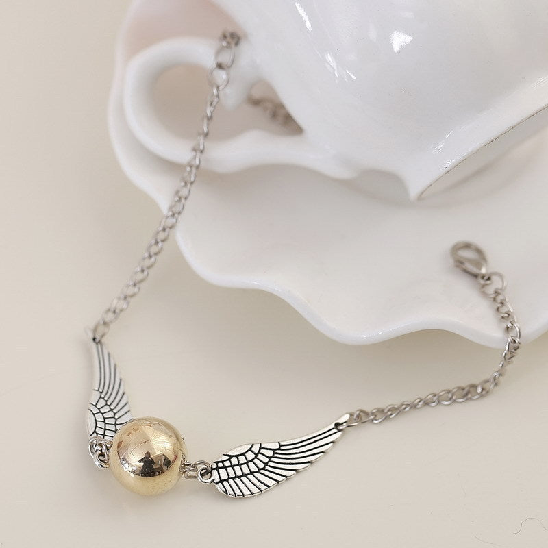 Classic Gold Bracelet with Timeless Appeal