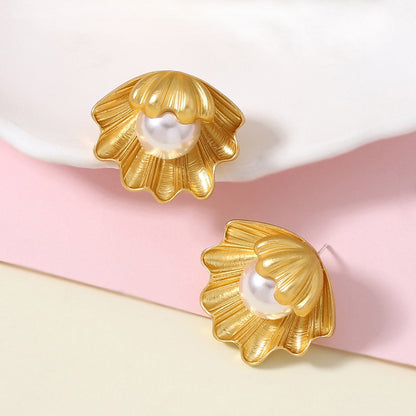 Beautiful Pearl Earring with Unique Style