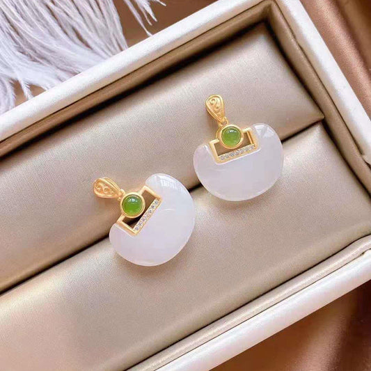 Classic Gold Necklace with Timeless Appeal
