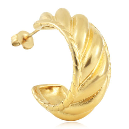 Charming Gold Earring for Any Occasion